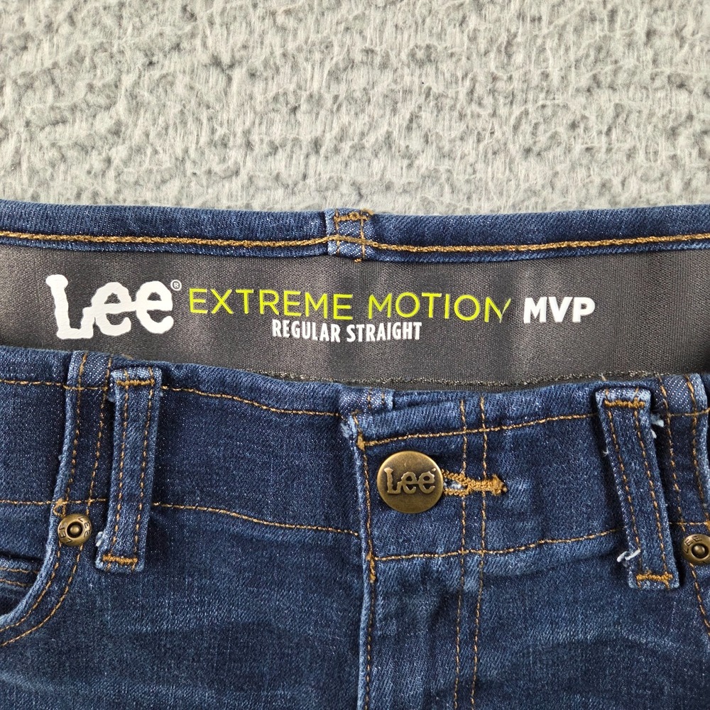 Lee Jeans Mens 34x30 Blue Extreme Motion MVP Regular Fit Straight Leg Stretch - Picture 8 of 12